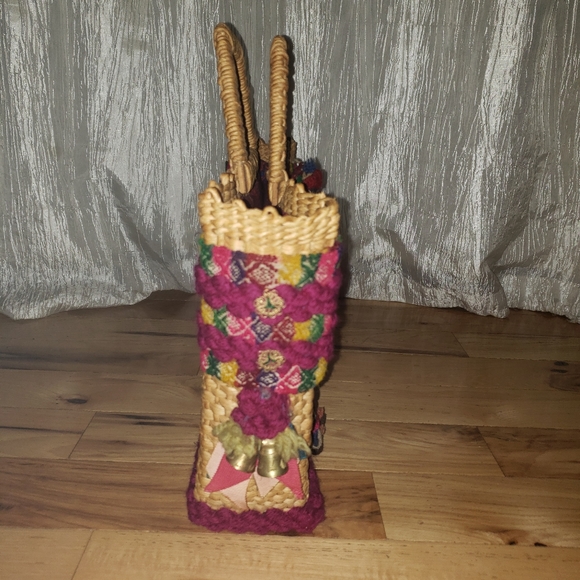 Vintage Handmade Woven Straw Purse with boy/girl dolls on front bells on side - Picture 3 of 10